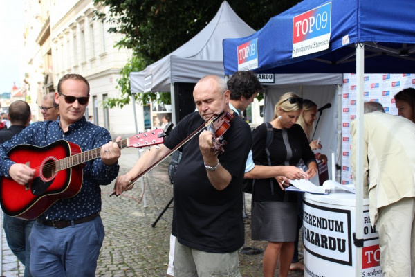 Hudbou proti hazardu v hlavním městě kultury 2015