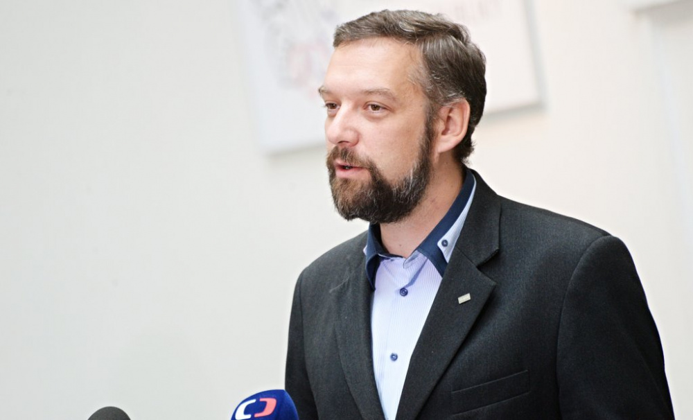 Poláček: Z čápa ostřížem a za naše peníze