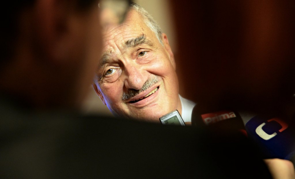 Karel Schwarzenberg obdrží medaili za zásluhy o mír a budování Evropy