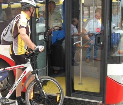 MHD pomůže cyklistům v nesnázích