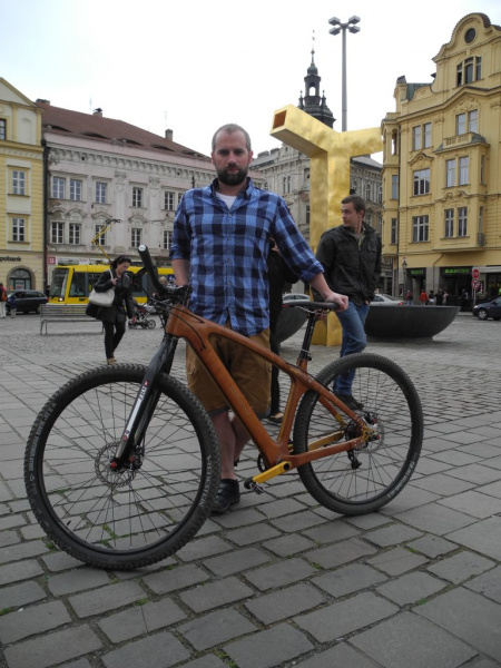 Radoslav Škarda:  Dřevěné kolo mě na jarní cyklojízdě nezklamalo