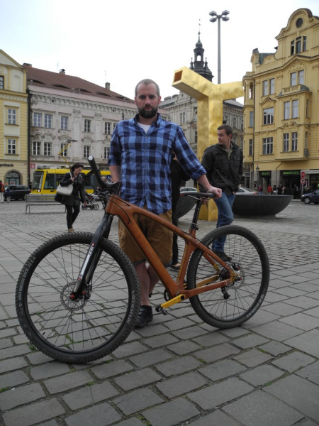 Radoslav Škarda: Dřevěné kolo mě na jarní cyklojízdě nezklamalo