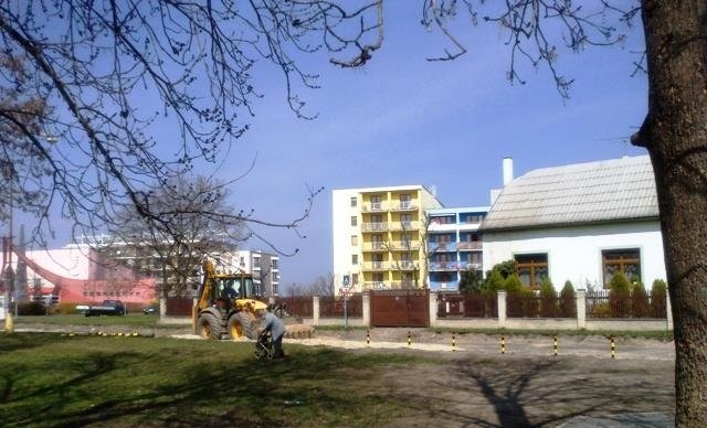 Rekonstrukce poděbradské ulice Za Nádražím je v plném proudu