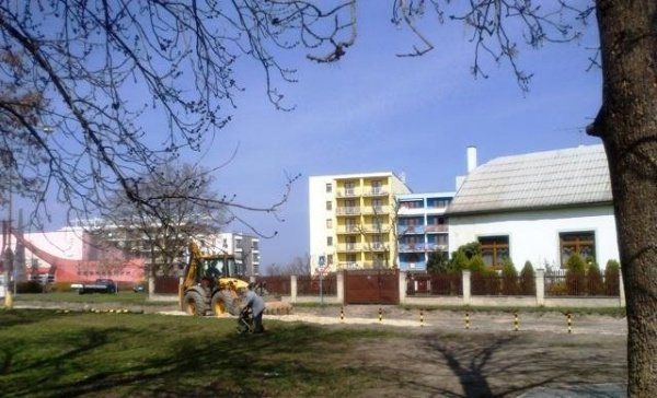 Rekonstrukce poděbradské ulice Za Nádražím je v plném proudu