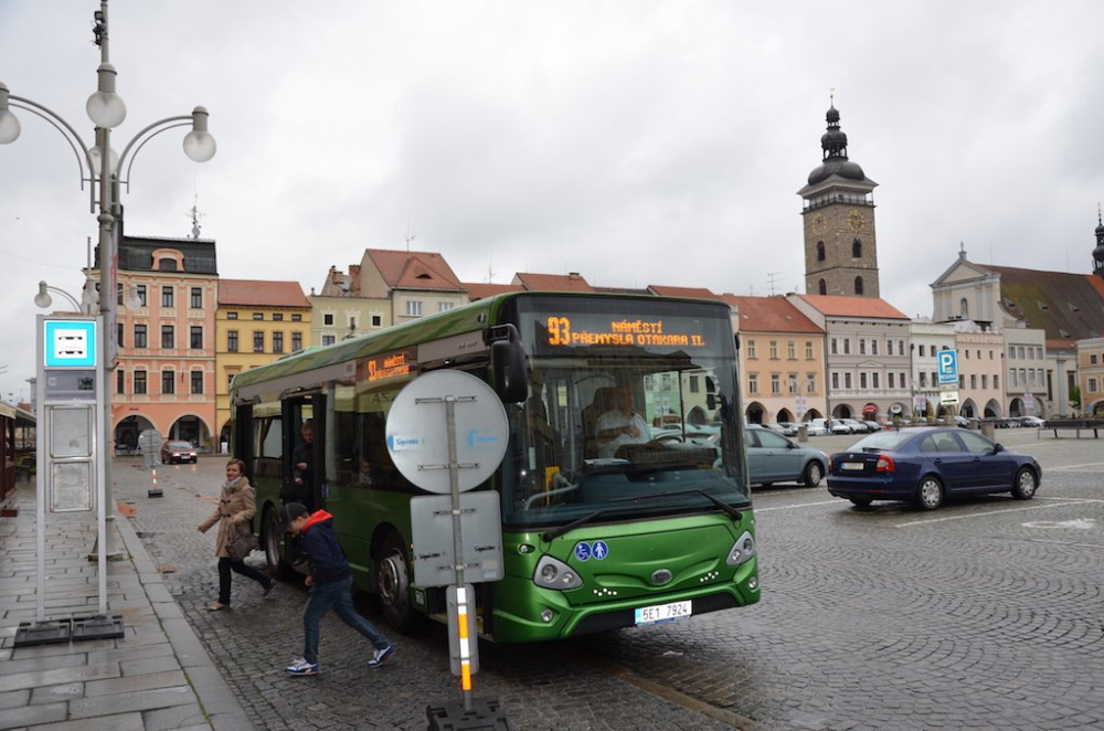 Cestující se mohou midibusem dostat až do centra