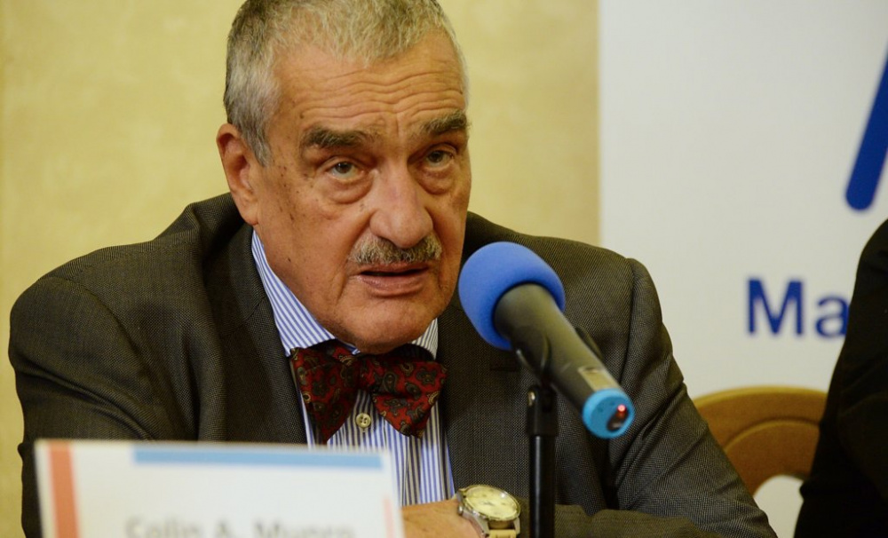 Schwarzenberg: Američané napodobili volbu Miloše Zemana