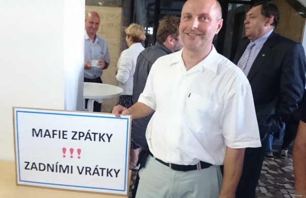 Nesouhlasíme s politizováním
