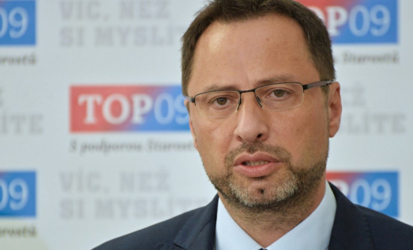 TOP 09 odsuzuje politickou reklamu ve školách