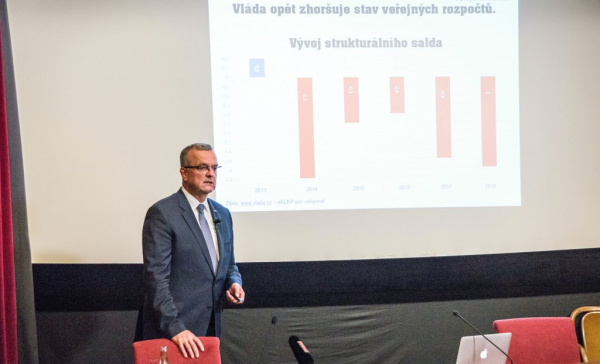 Vláda plýtvá penězi z hospodářského růstu i v roce 2017