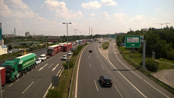 Příspěvek k problematice tranzitním dopravy na území Městské části Praha 11, aneb jak se hazarduje se zdravím občanů Jižního Města