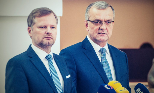 TOP 09 a ODS žádají dvě mimořádné schůze poslanců