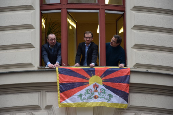 TOP 09 opět vyvěsila tibetskou vlajku na magistrátu