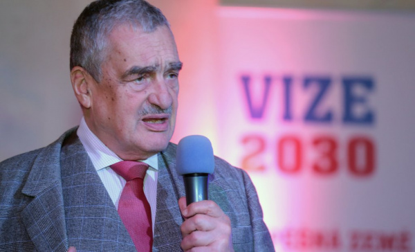 Schwarzenberg: V politice jsou potřeba nové tváře