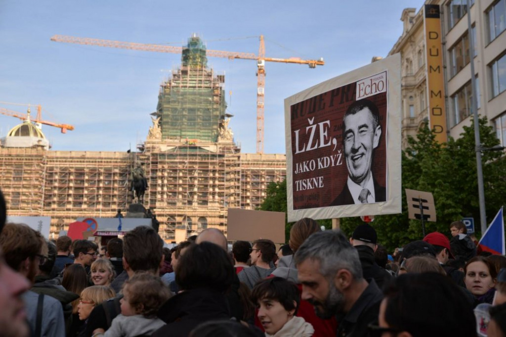 Proč? Proto! Demonstrace zaplnily česká náměstí