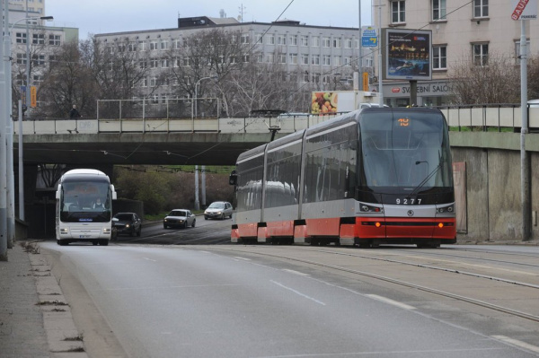 Špatné zprávy z dopravy v Praze 4 (Tučňák)