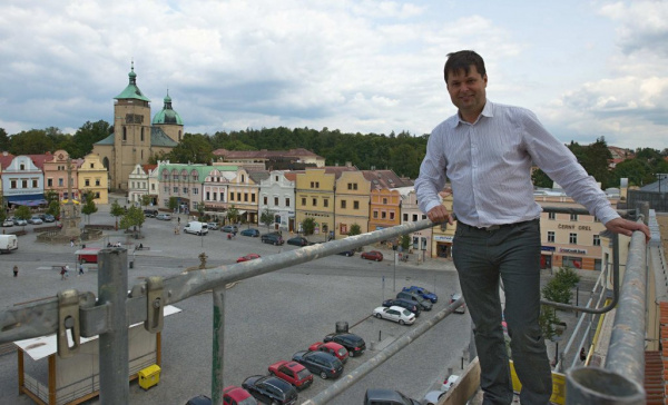 Tolik řečí. Ale milion na opravu kostela se našel.