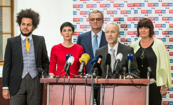 Pomáháme vědě, přidáváme učitelům a lidem v sociálních službách