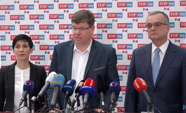 Odmítněte zákon o referendu, vyzvali politici TOP 09