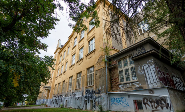 Praha 10 podporuje místní památky. Jejich majitelé mohou žádat o peníze na opravu