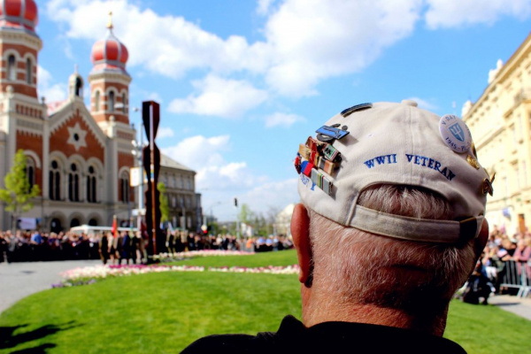 Vozobule: Děkujeme Vám! Plzeň uctila válečné veterány z USA a Belgie