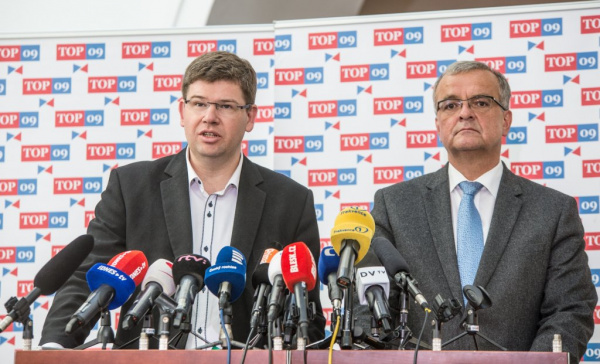 Vláda a prezident hazardují s naší bezpečností