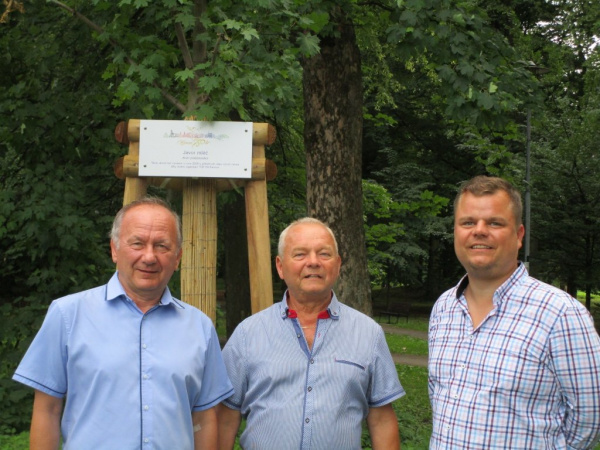 Symbolické zahájení kampaně v Karviné vysázením stromu TOP 09 v parku Boženy Němcové