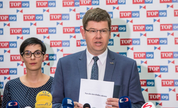 TOP 09: Naši starostové mají řešení, změna zákona uklidí obce a města