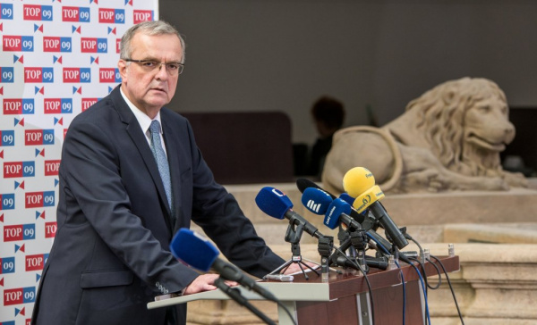 Kalousek: Vláda si zaslouží jedničku za zákazy. Selhala ale v rychlé pomoci