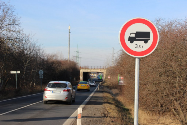 Na Jahodnici nově platí zákaz vjezdu nákladním vozidlům 