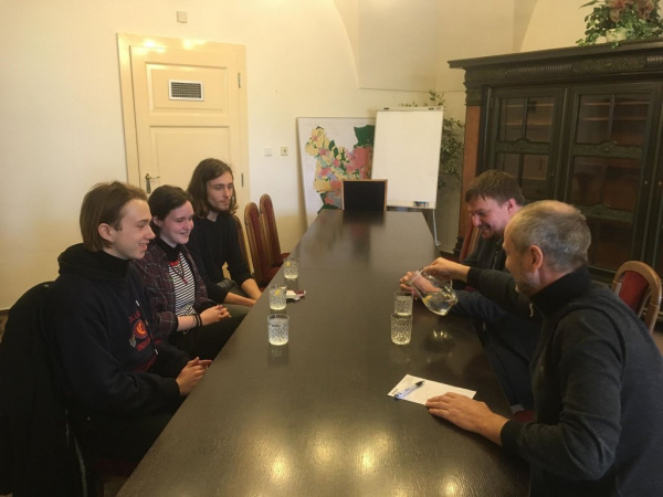 Náměstek Vozobule jednal se studenty o klimatu