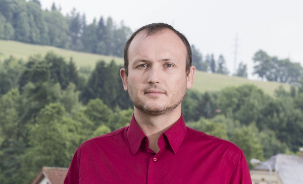 Bašus: Čtvrtina Čechů věří v autoritářský režim