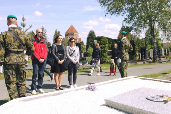 Členové olomoucké TOP 09 uctili památku obětí 2. světové války
