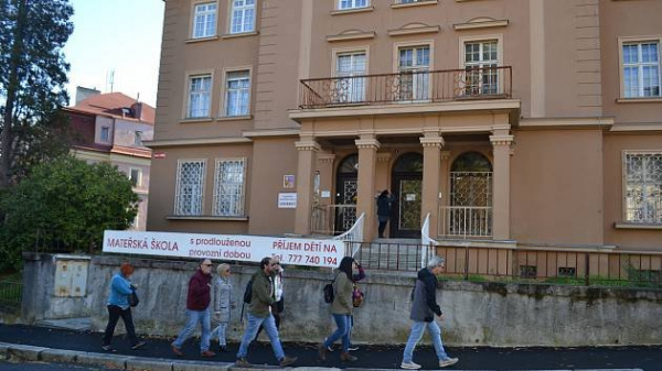 Maružánová: Karlovy Vary prodávají školku ve středu lázeňského území