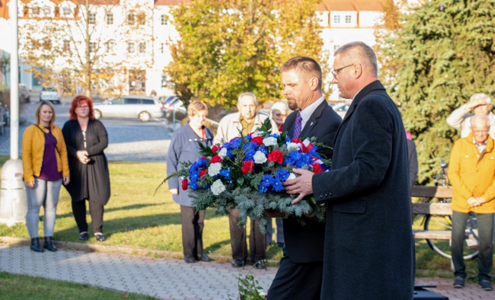 Naxera: Přejme naší republice demokracii