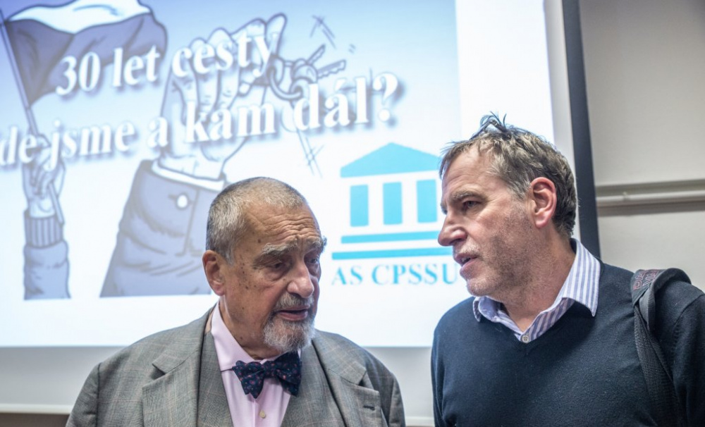 Karel Schwarzenberg a Luděk Niedermayer debatovali v Plzni o demokracii