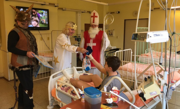 Mikulášská nadílka v dětské nemocnici