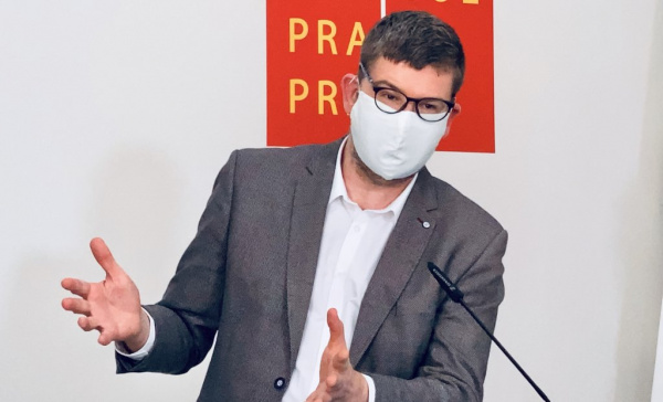 Pospíšil: Prosím, respektujte současná pravidla. Noste roušky, dodržujte rozestupy.
