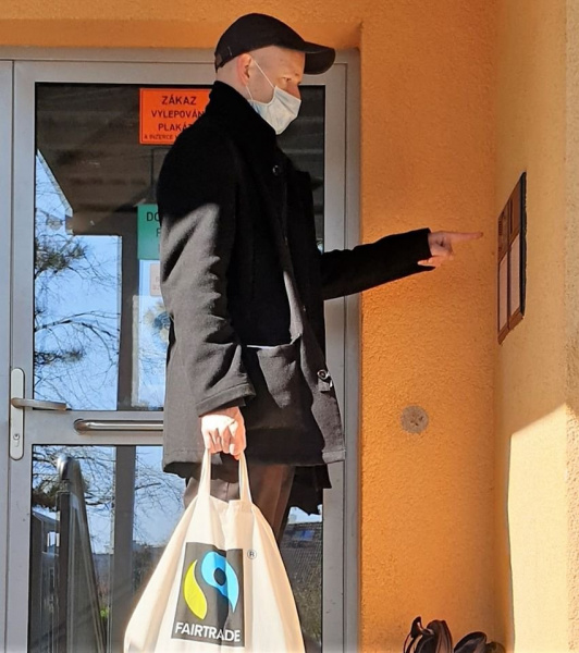 Topáci v Praze 11 pomáhají i v době nouzového stavu