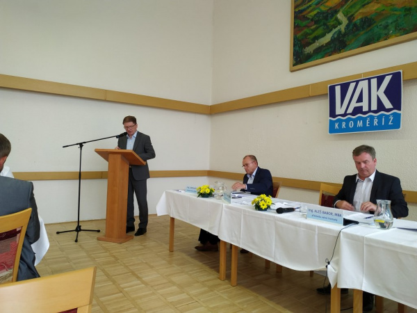 Snížení odměn a dalších benefitů o 30 % představitelům společnosti VAK Kroměříž a.s.