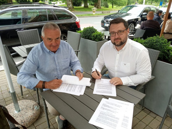 Vaněk: Krajští předsedové TOP 09 a STAN v Karlovarském kraji  podepsali dohodu o společné koalici do krajských voleb