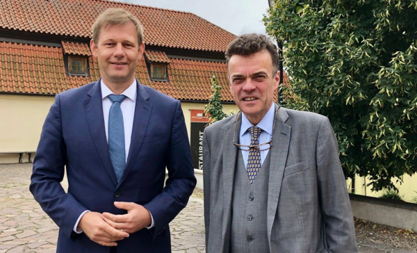 Čínské výhružky svědčí o absenci respektu k demokracii a evropským hodnotám, stojí v prohlášení senátora Czernina a poslance Bundestagu Thomase Erndla