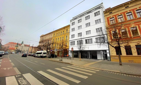 Praha 10 se vzdává cenného „Baťova“ domu na Moskevské – i s byty, které mohla opravit