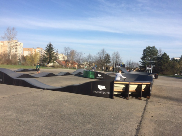Mini rampa a pumptrack v Praze 11
