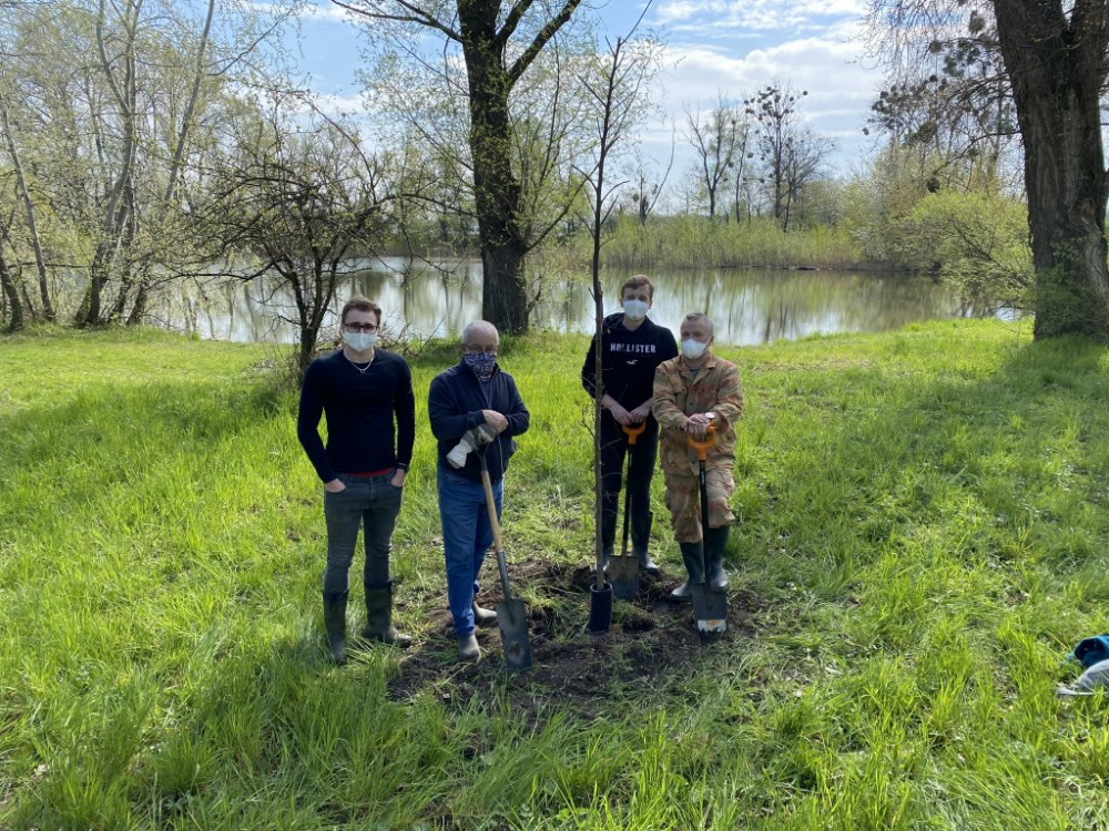 Peštuka: Zasadili jsme několik stromů u Medkových rybníků v Kroměříži