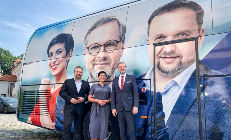 Koalice SPOLU startuje letní kampaň, chystá volební autobus a letní kina 