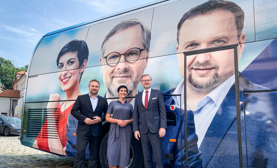Koalice SPOLU startuje letní kampaň, chystá volební autobus a letní kina