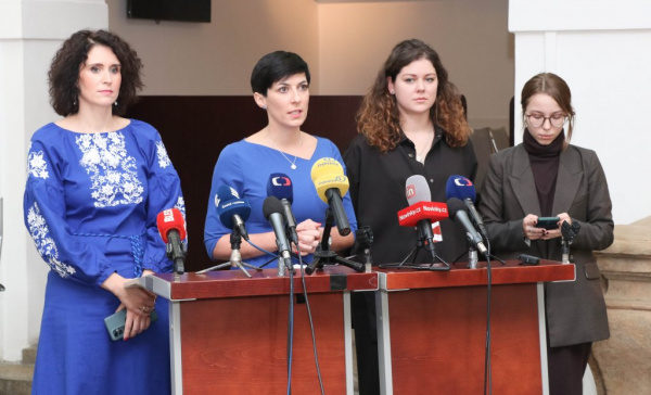 Markéta Pekarová Adamová zahájila veřejné slyšení na téma ruských válečných zločinů na Ukrajině