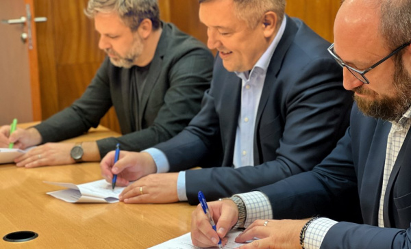 Vítězné strany podepsaly v Praze 10 koaliční smlouvu, starostou by měl být Martin Valovič z ODS a prvním místostarostou Tomáš Pek z TOP 09