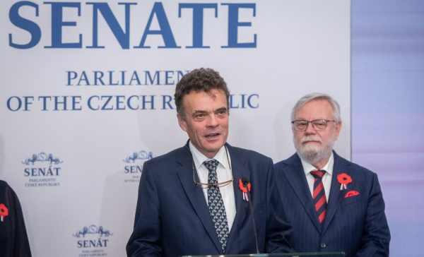 Předsedou Senátu byl zvolen Miloš Vystrčil, místopředsedy za ODS a TOP 09 Jiří Oberfalzer a Tomáš Czernin