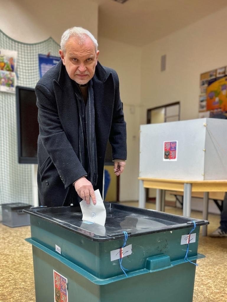 Nový: Liberální demokracie v ČR stála metr nad propastí